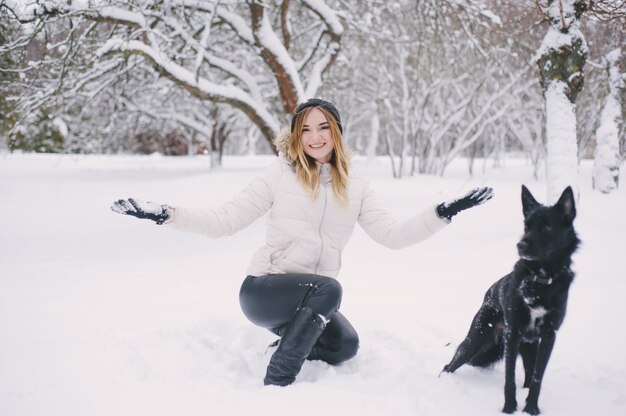 Mädchen mit einem Hund