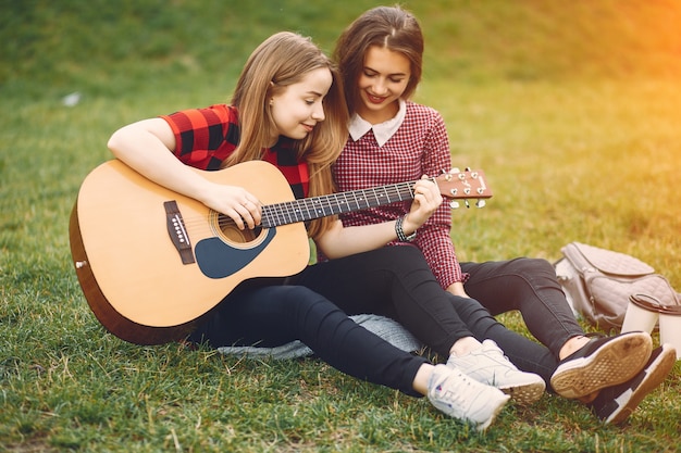 Mädchen mit Gitarre