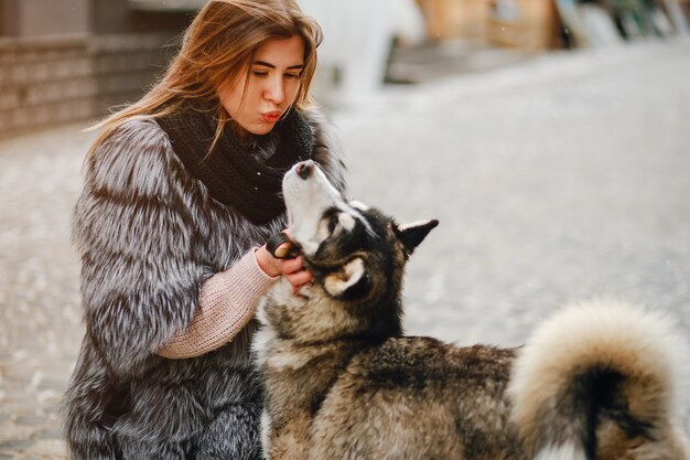 Mädchen mit Hund