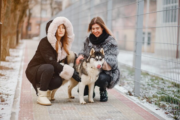 Mädchen mit Hund