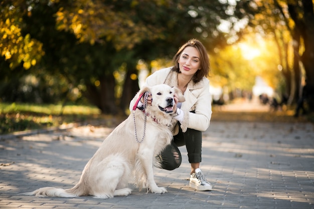 Mädchen mit Hund