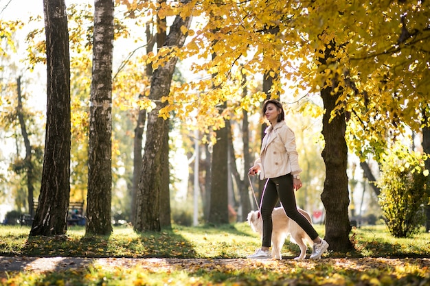 Mädchen mit Hund