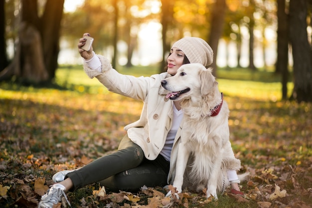 Mädchen mit Hund