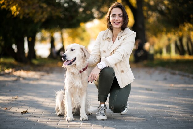 Mädchen mit Hund