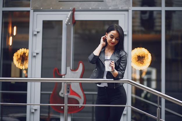 Kostenloses Foto mädchen mit kaffee