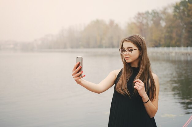 Mädchen mit Telefon