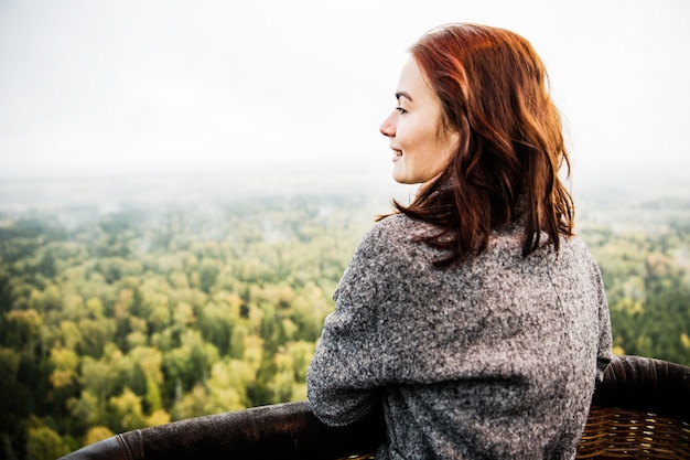 Kostenloses Foto mädchen posiert