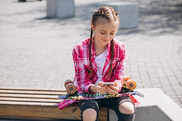 Mädchen Skater im Park