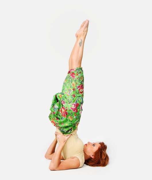 Mädchen üben Yoga