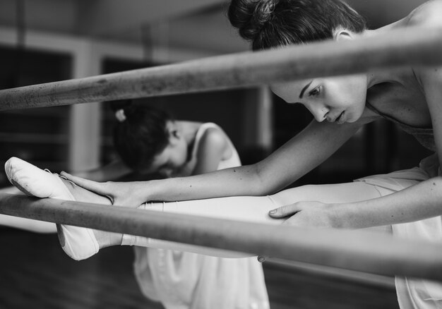 Mädchenballerina mit ihrem Lehrer