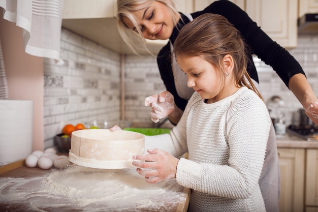 Mahlzeit Spaghetti Erziehung Lebensmittel Familie