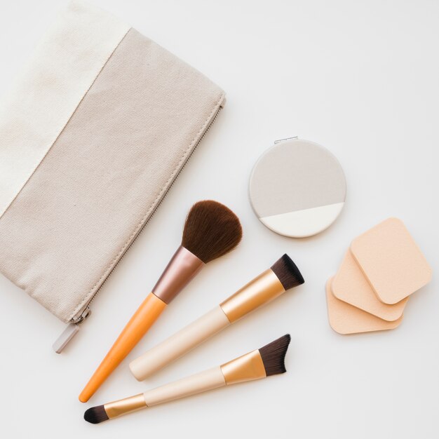 Make-up-Tools in einem Fall