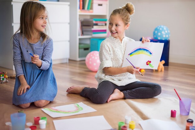 Malen mit Schwester macht immer großen Spaß