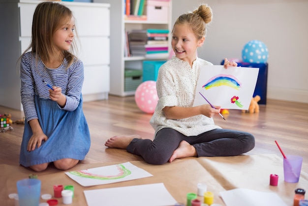 Malen mit Schwester macht immer großen Spaß