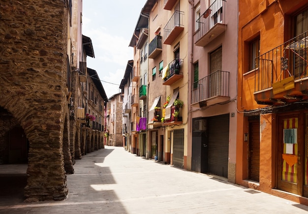 malerische Ansicht der alten katalanischen Stadt