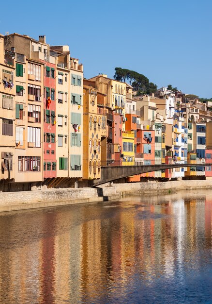 malerische Aussicht auf Girona in sonnigen Tag