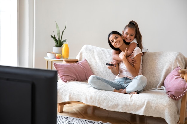 Mama verbringt Zeit mit ihrer Tochter