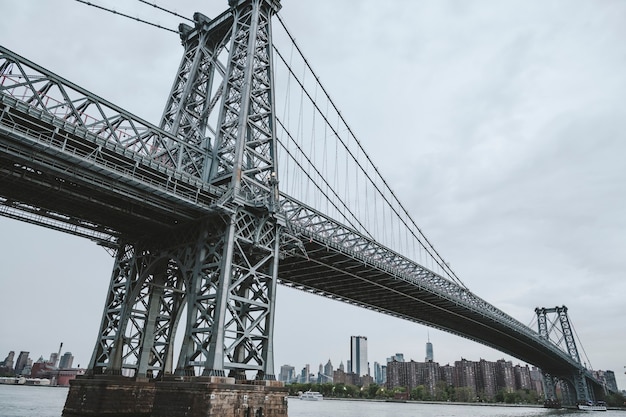 Manhattan-Brücke mit Blick auf New York