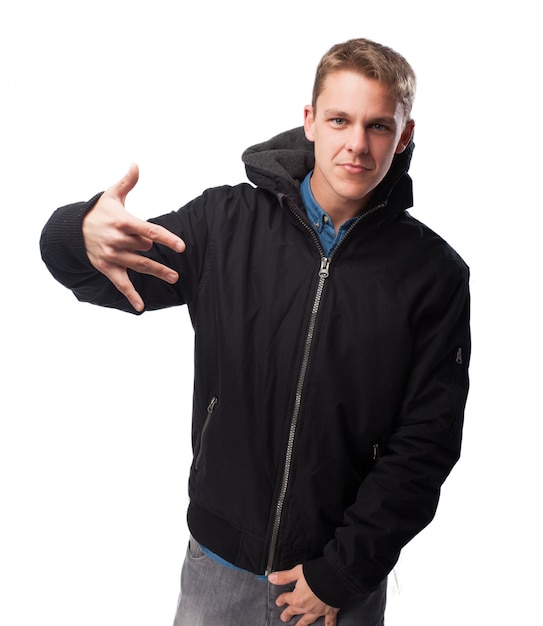 Mann im Sweatshirt Tanzen wie ein Rapper