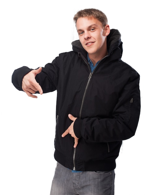 Mann im Sweatshirt Tanzen wie ein Rapper