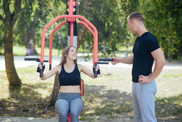 Mann und Frau im Park