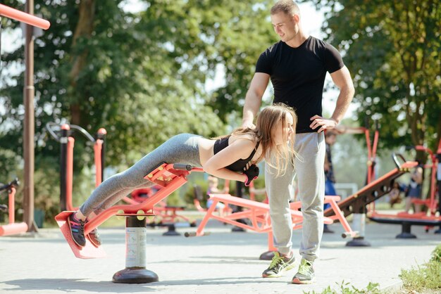 Mann und Frau im Park