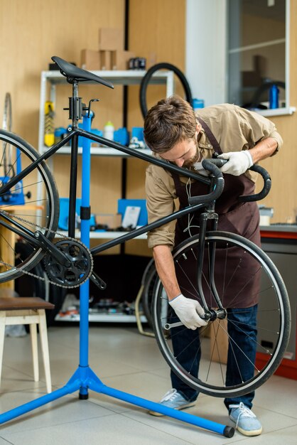 Mechaniker in der Werkstatt