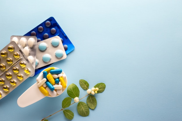 Medikamente mehrfarbige pillen und medikamente hintergrund von medikamenten grippebehandlung coronavirus