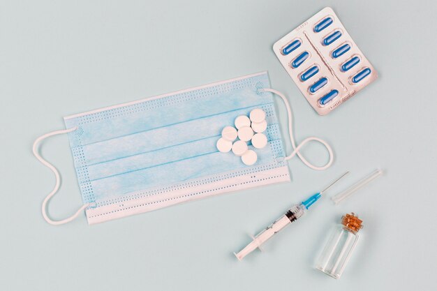 Medizinische Maske mit Pillen