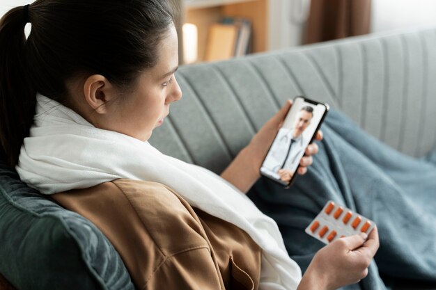 Medizinische Telekonsultation für kranke Patienten zu Hause