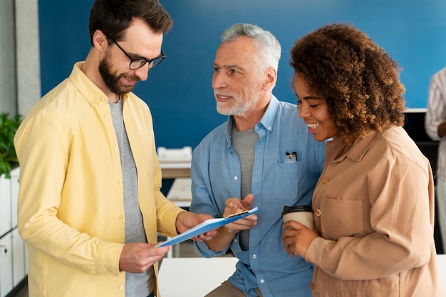 Menschen, die als Teamunternehmen arbeiten