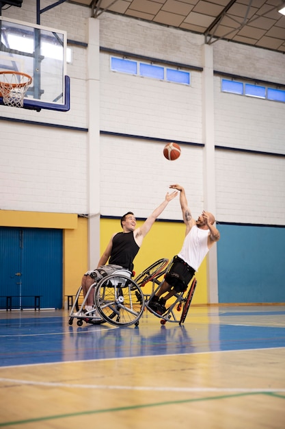 Kostenloses Foto menschen, die sport mit behinderungen treiben