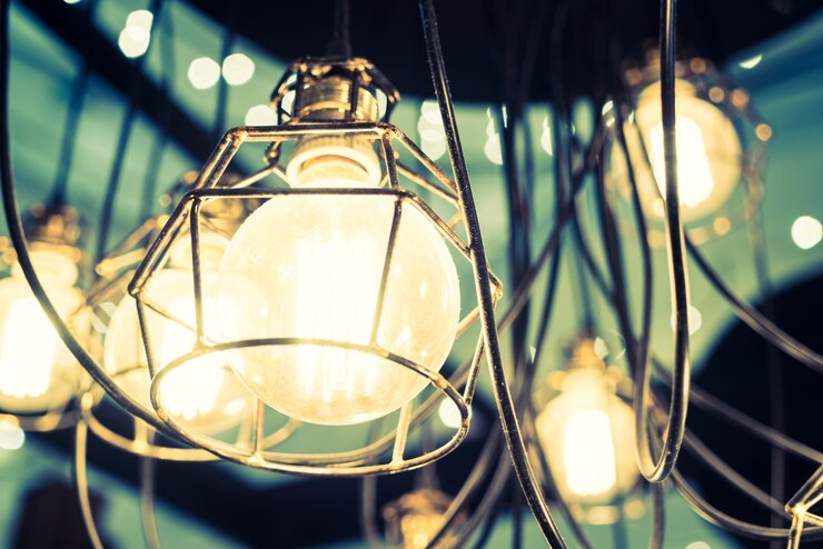 Kostenlose Foto metallic-lampen mit großen glühbirnen