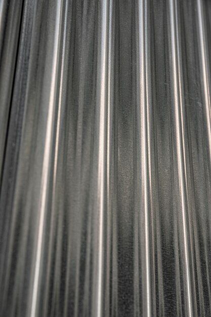 Metallischer Hintergrund mit vertikalen Linien