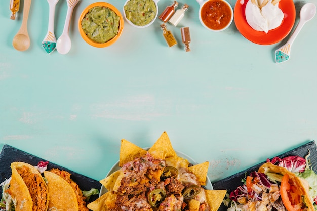 Kostenloses Foto mexikanisches essen und soßen
