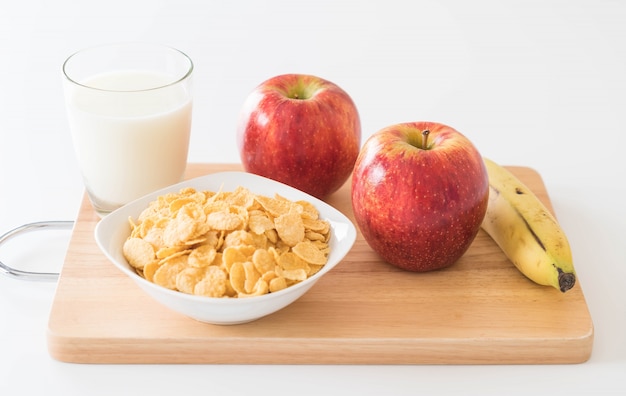 Milch, Apfel, Banane und Cornflakes