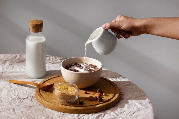Milchflasche mit Frühstücksflocken
