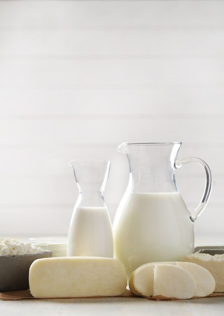 Milchprodukte auf Holztisch