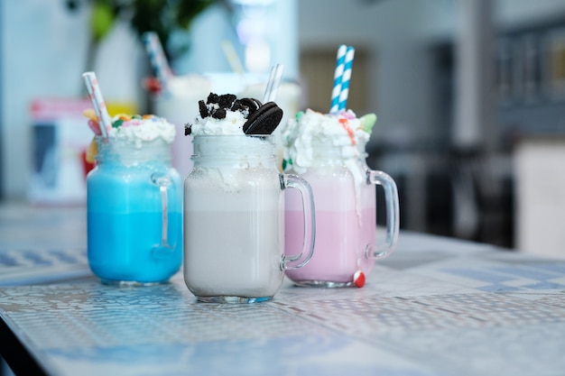 Milchshakes mit Süßigkeiten