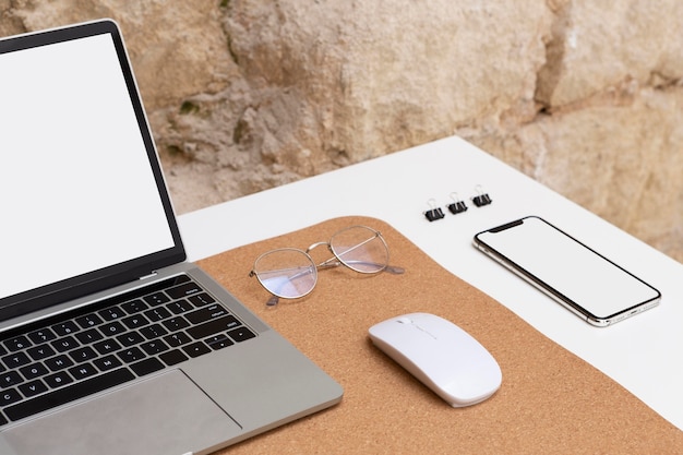 Minimale Gestaltung des Arbeitsraums zu Hause