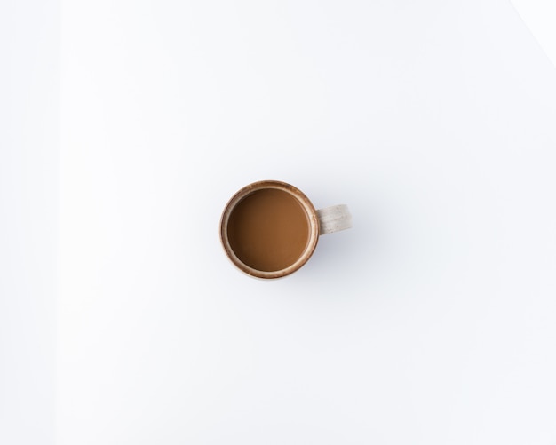 Minimales Foto der Kaffeetasse, flache Lage, Draufsicht