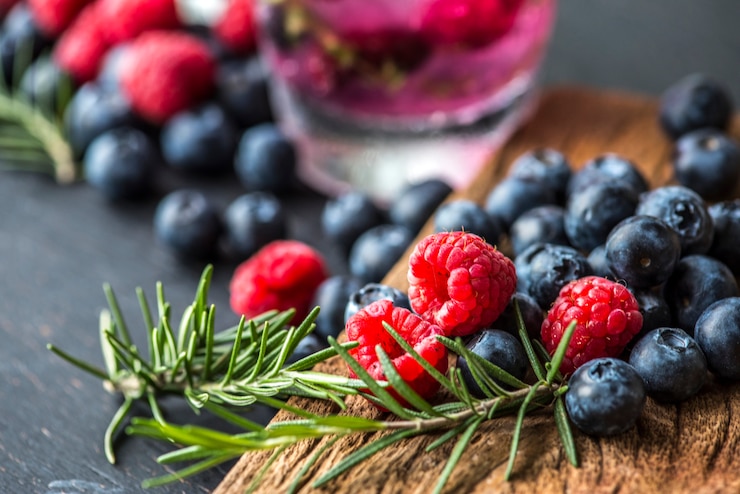Kostenlose Foto mischbeere infundierte wasserrezept