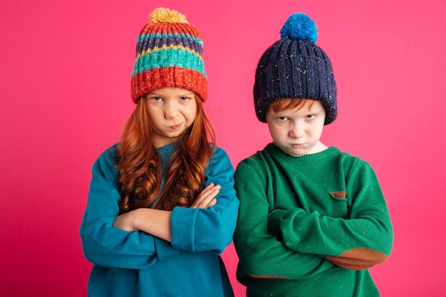 Kostenloses Foto missfallene wütende kleine kinder