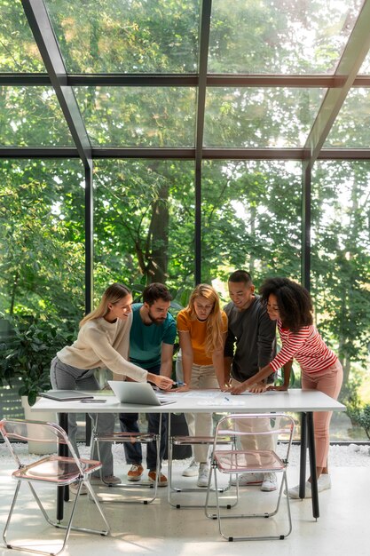 Mitglieder einer Gewerkschaft, die zusammenarbeiten