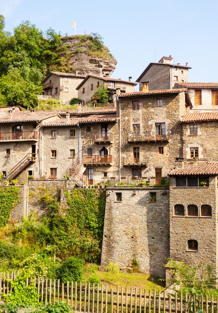 mittelalterliches katalanisches Dorf in Pyrenäen. Rupit