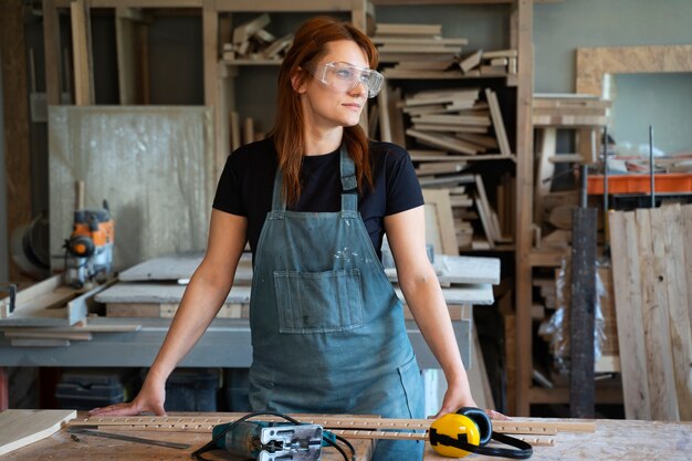 Mittlere Schussfrau bei der Arbeit