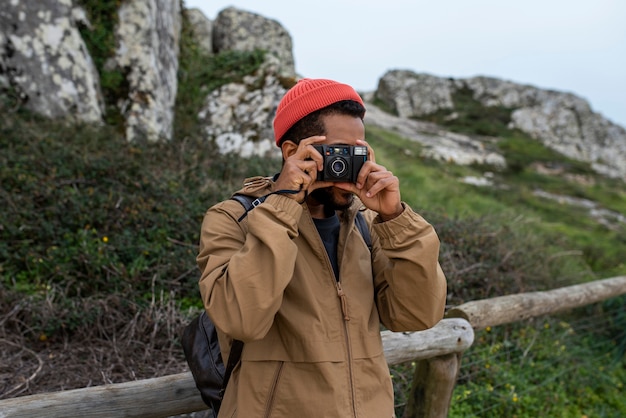 Mittlerer Schussmann, der Fotos macht