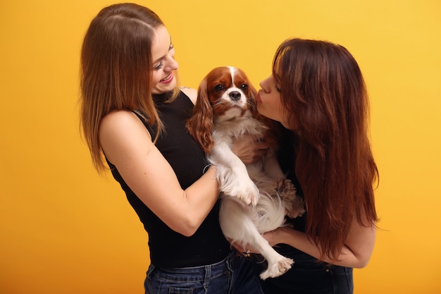 Mode junge Frauen posieren