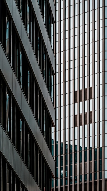 Moderne Bürogebäude des Wolkenkratzers in der Stadt