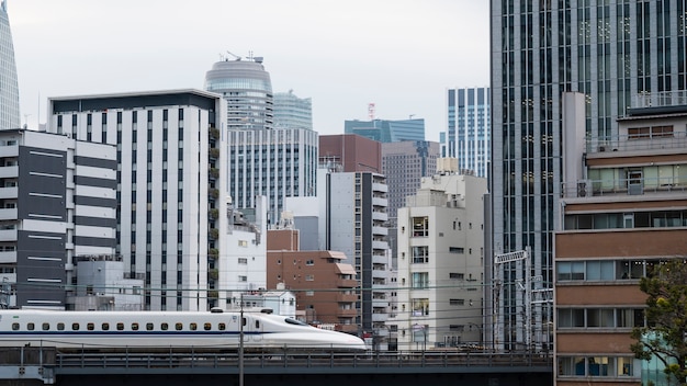 Kostenloses Foto moderner tokio-straßenhintergrund